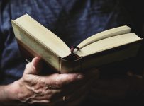 Cumpar carti la domiciliu